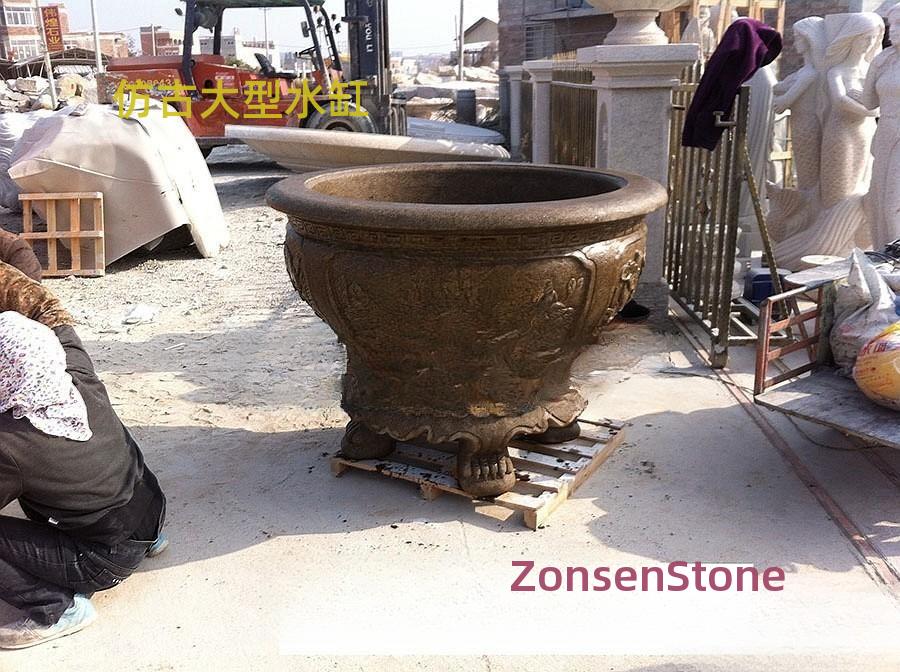 Antique-style large water tank