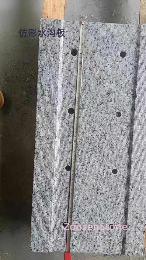 Contouring drainage board
