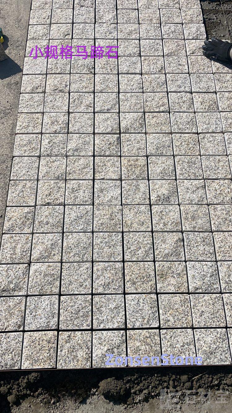 Small-sized horseshoe stones