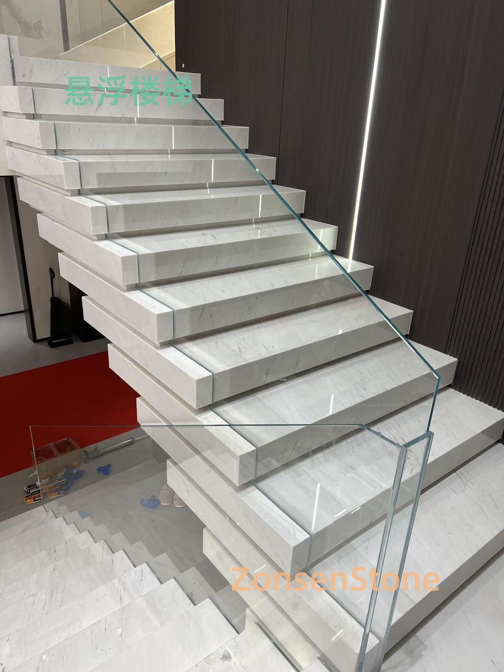 Suspended staircase