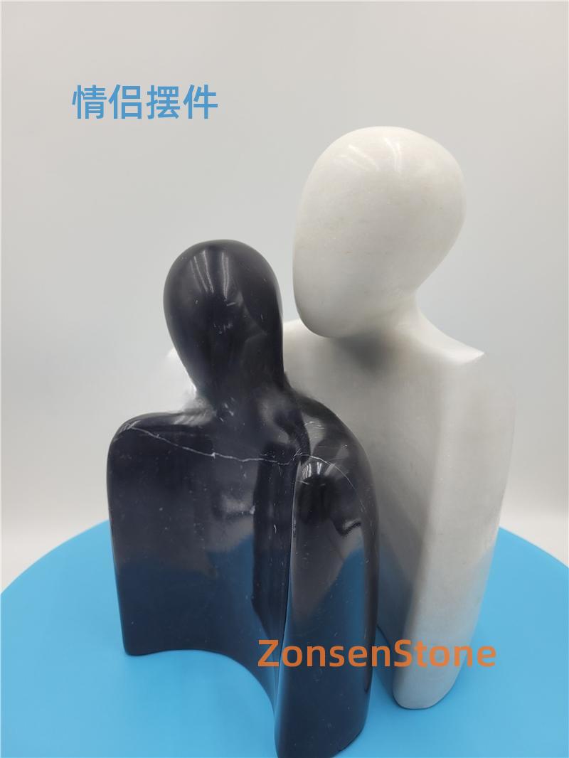 Couple figurines