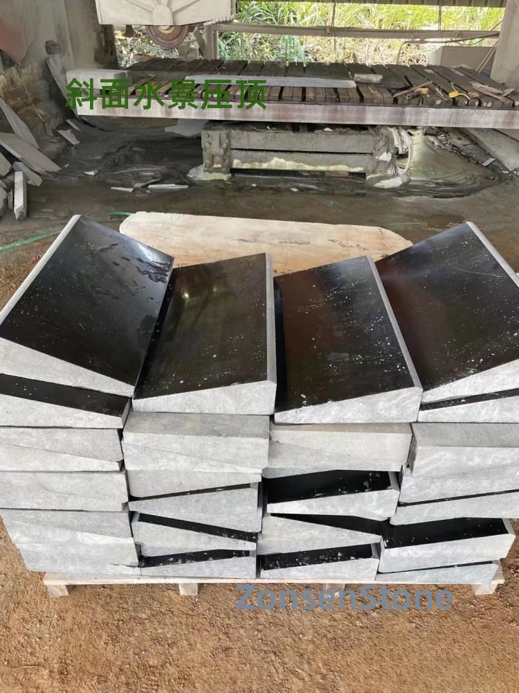 Sloping water feature crown