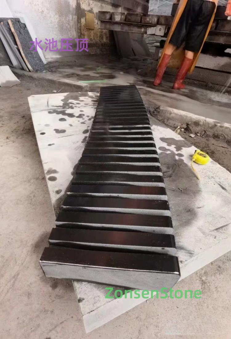 Water tank capping