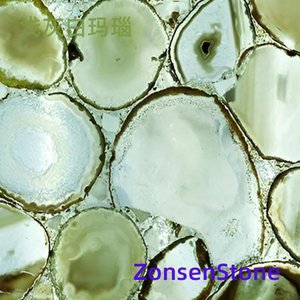 Light gray-white agate
