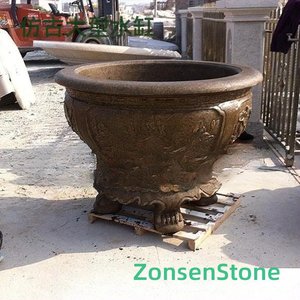 Antique-style large water tank