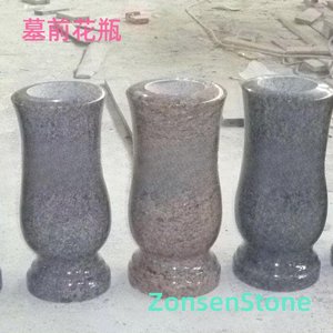Vase in front of the tomb