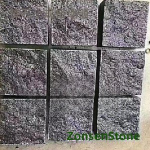 Small-sized cobblestone flooring