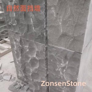 Natural retaining wall